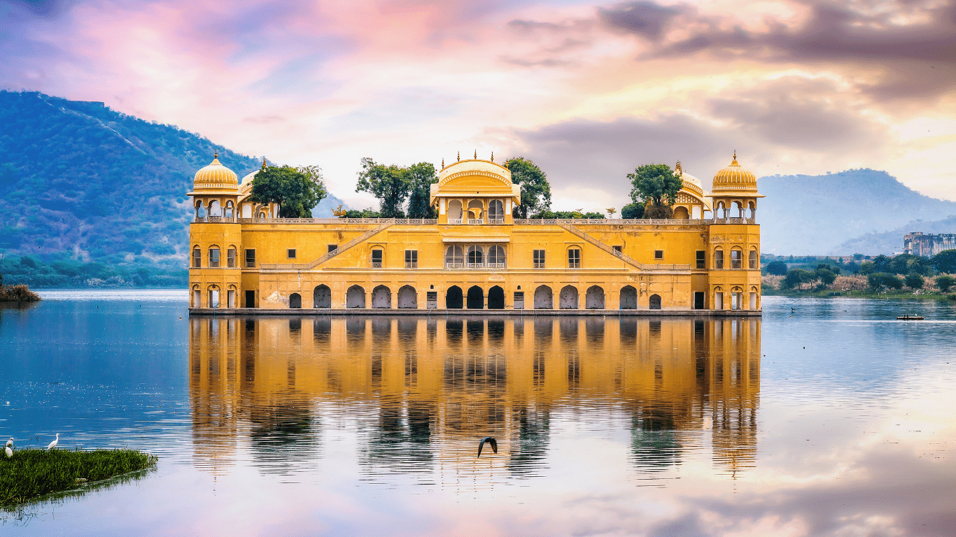 Jaipur me Ghumne ki Shandar Jagah Jal Mahal