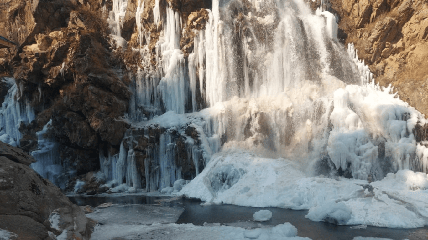 Tangmarg Waterfall One of the top 10 places in Gulmarg