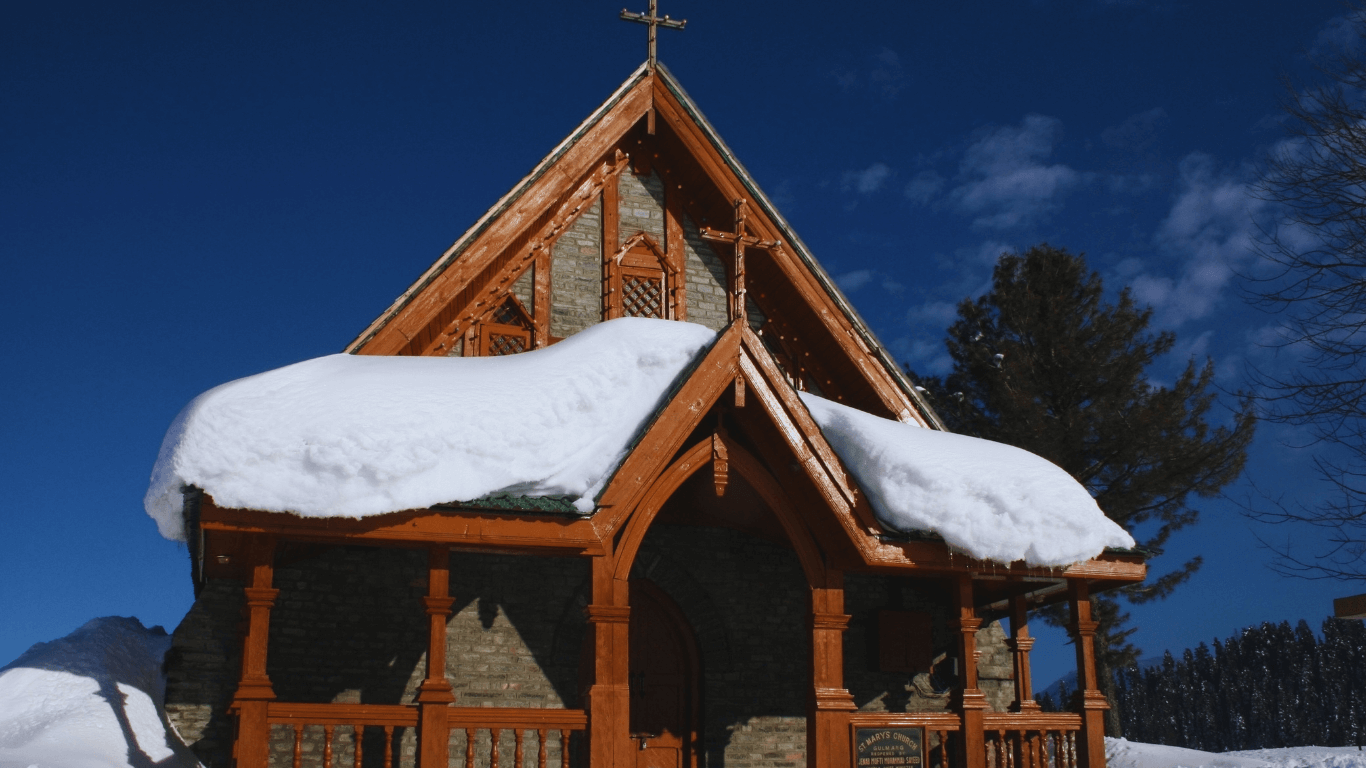 st. Mary's Church gulmarg me ghumne ki jagah