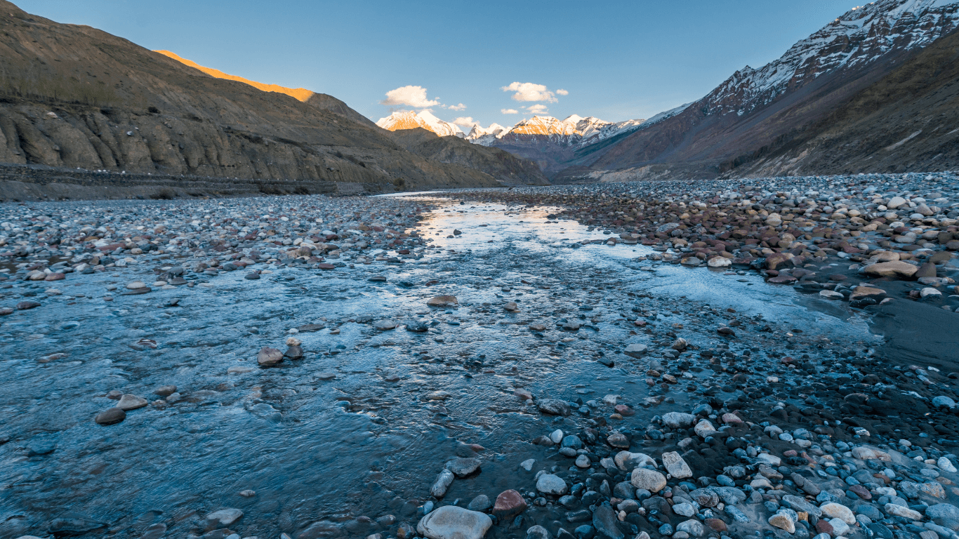 Spiti Valley me Ghumne Wali Jagah me se ek Dratal Lake