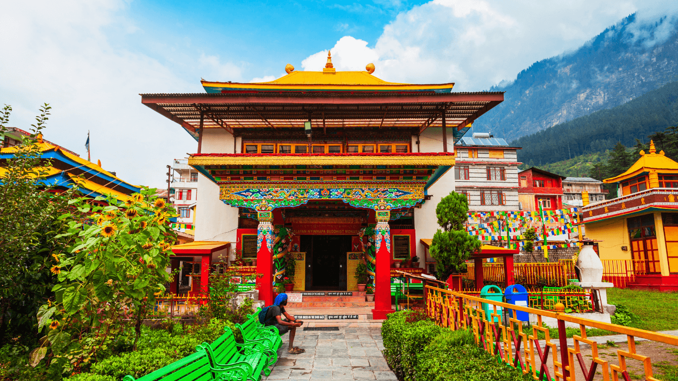Spiti Valley me Ghumne Wali Jagah me se ek Buddhist Monastery